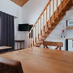 Lapland Sirkantaehti ليفي