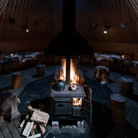 Lapland Sirkantaehti فندق ليفي